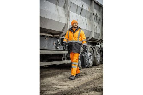 Leda_HT5K346_kurka zimowa pomarańczowa_VOLME _HT5K343_ogrodniczki ostrzegawcze_WETTER _HT5K563_trzewiki ocieplane_SULM _HT5K482_czapka_TOUCH_HT5K228_rękawice_8.jpg